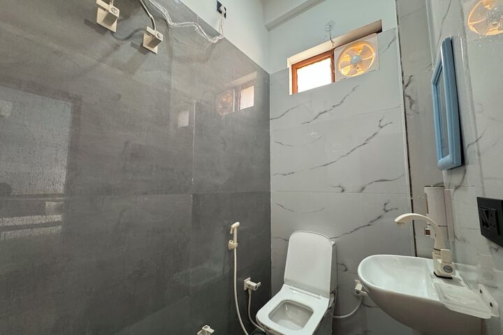 Room 18 of 25
