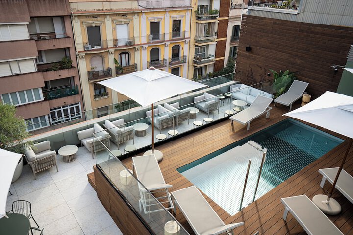 Hotel with Pool
