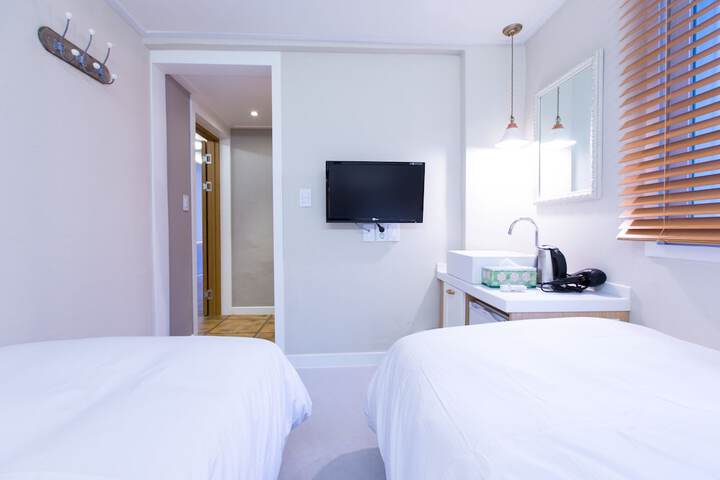 Room 11 of 41