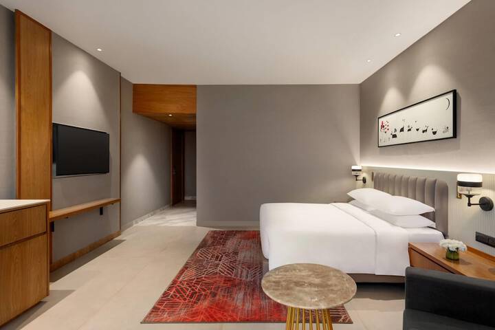 Room 8 of 81