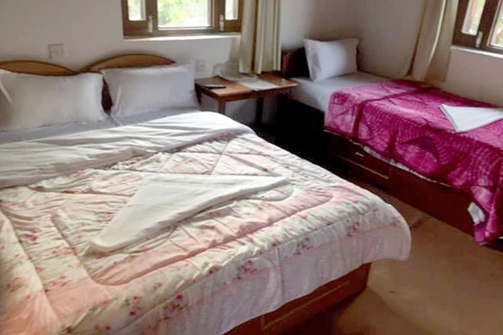 Room 4 of 16