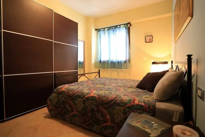 Room 6 of 16