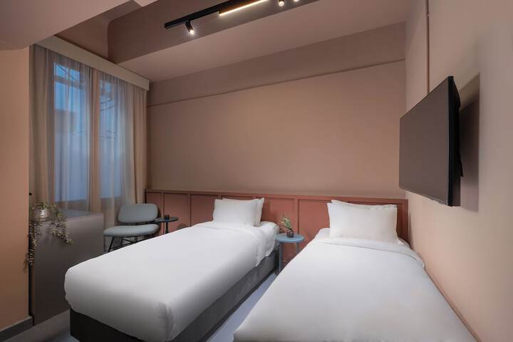 Room 10 of 24