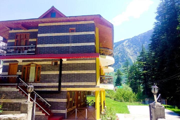 Kunal Hotel & Cottages