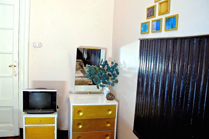 Room 7 of 33