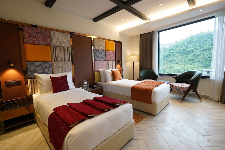 Room 15 of 90