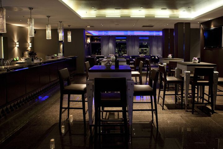 Lounge 47 of 62