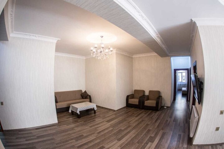 Room 4 of 17