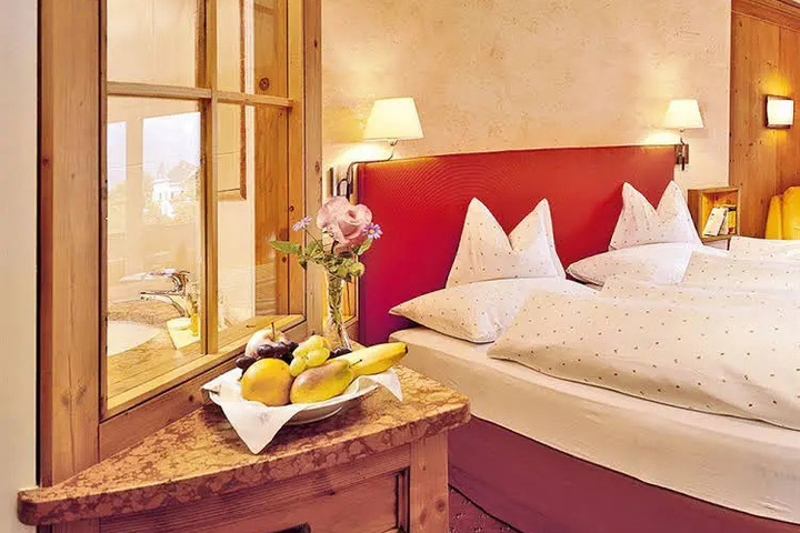 Room 4 of 27