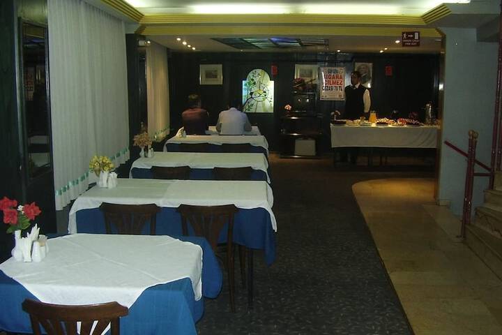 Dining 16 of 19