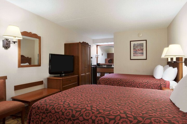 Room 10 of 35