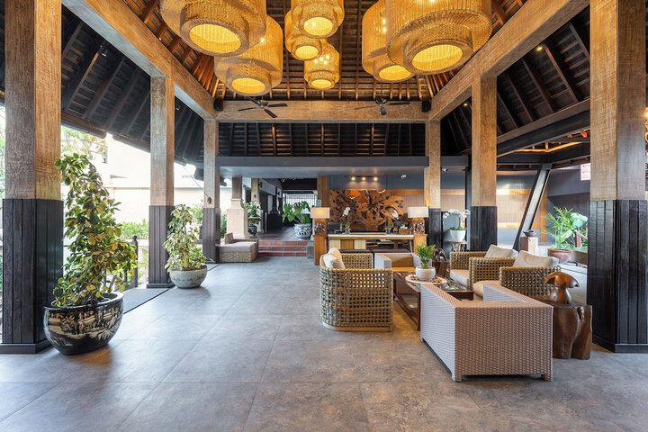 Entrance & Lobby