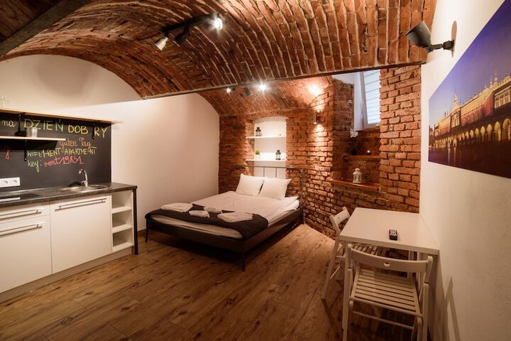 Room 13 of 84