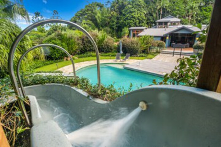 Pool 33 of 33