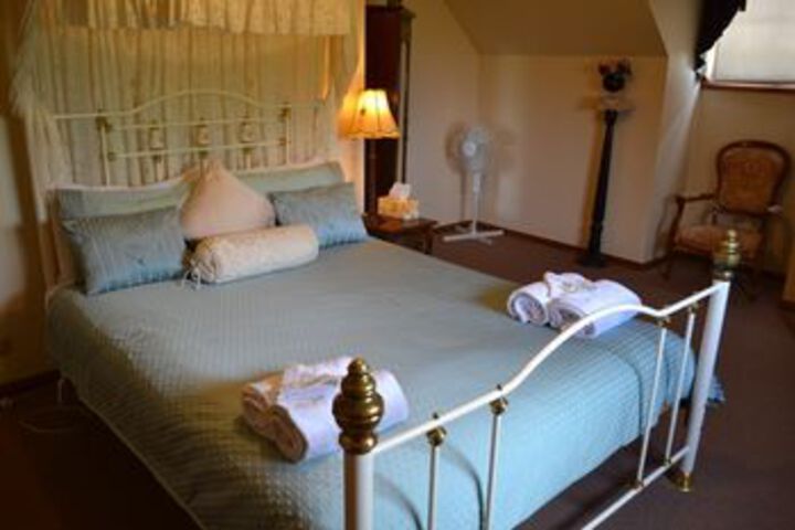 Room 4 of 12