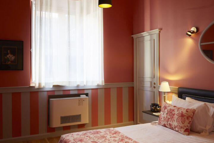 Room 27 of 65