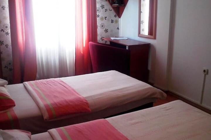 Room 10 of 24