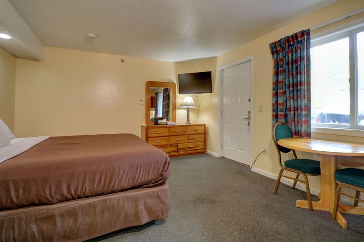 Standard | King Bed (1 of 5)