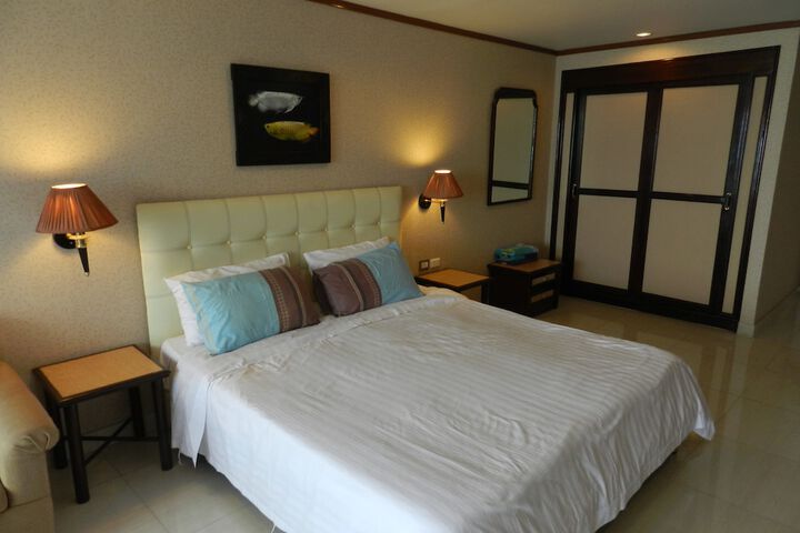 Room 5 of 259