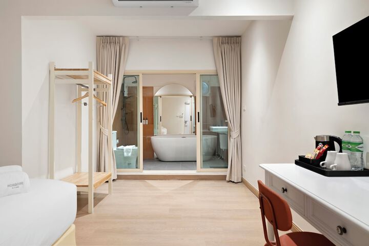 Room 17 of 65