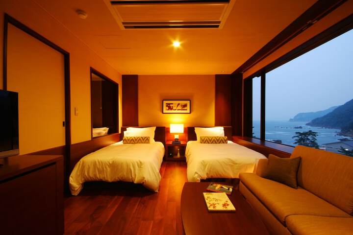 Room 9 of 38