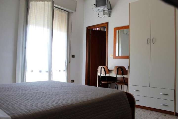 Room 6 of 24