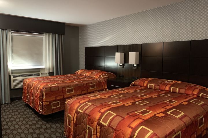 Deluxe 2 Queen Beds (4 of 9)