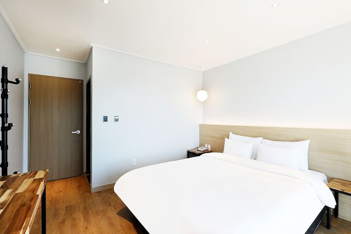 Room 3 of 30