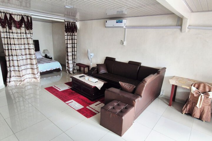 Room 6 of 27