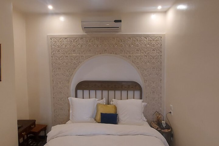 Room 12 of 69