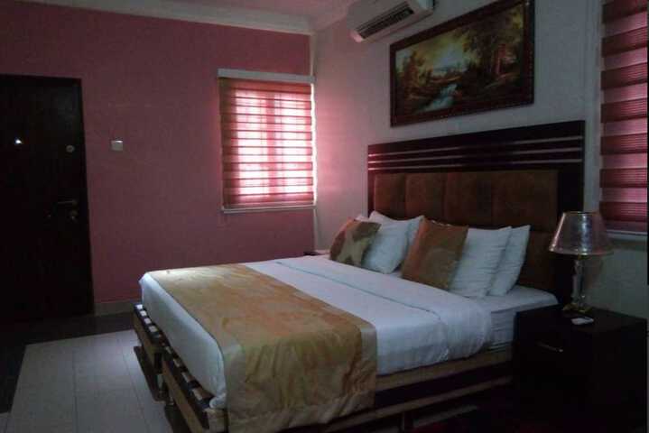Room 7 of 11
