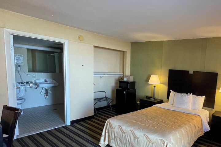 Room 10 of 17