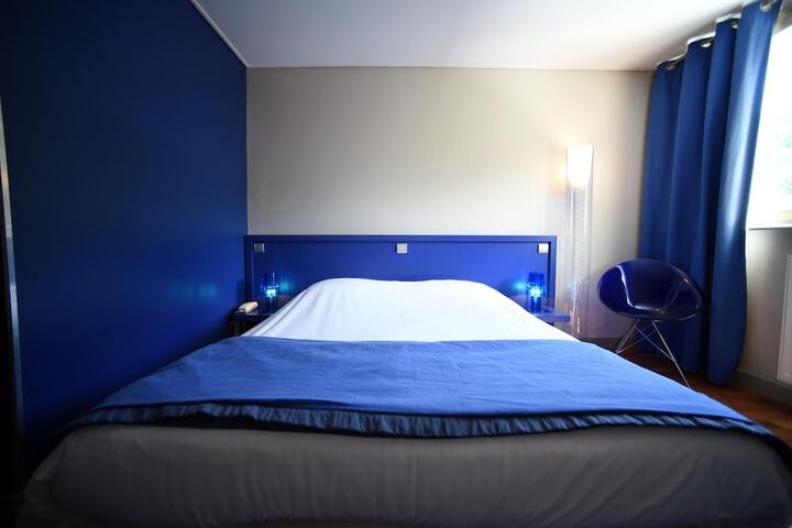 Room 9 of 48