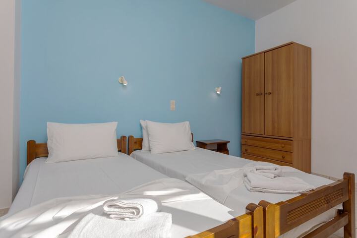Room 2 of 62