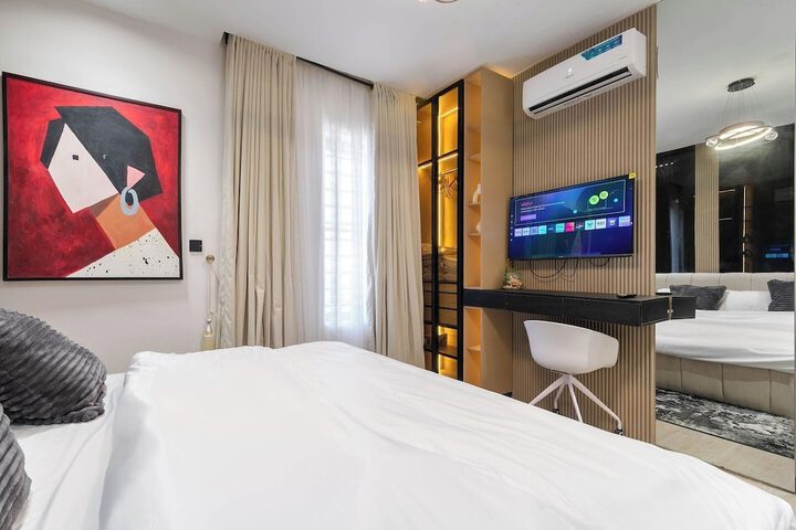 Room 8 of 27