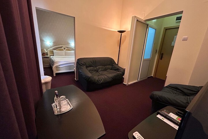Room 9 of 151