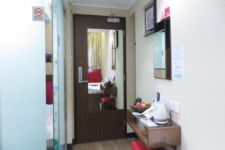 Room 16 of 42