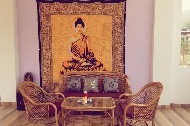 Lounge 31 of 35