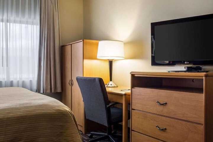 1 King Bed Suite (3 of 21)