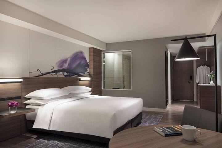 Room 28 of 82