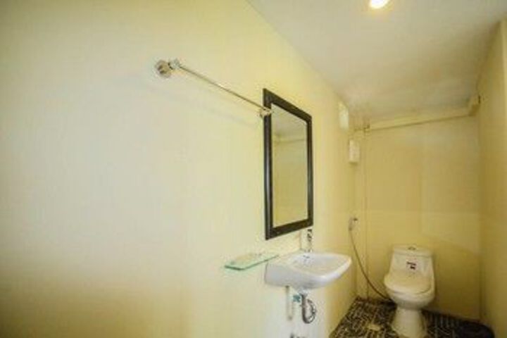 Room 3 of 65