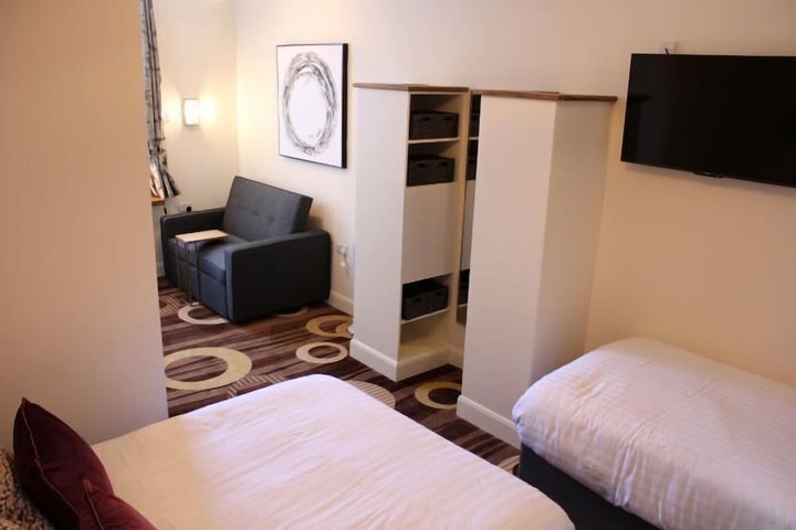 Room 3 of 27