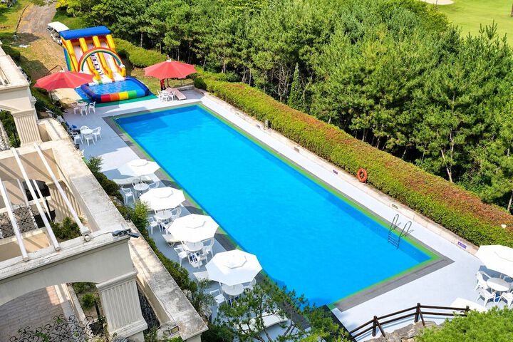 Pool 65 of 79