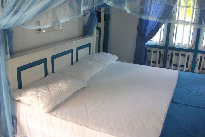Room 15 of 32