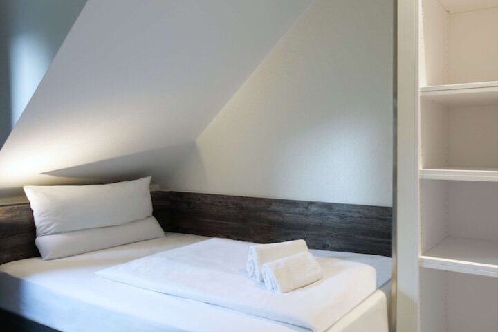 Room 21 of 80