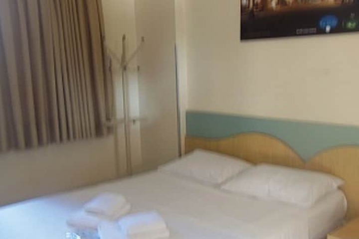 Room 15 of 80
