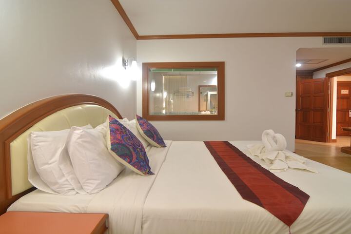 Room 12 of 73