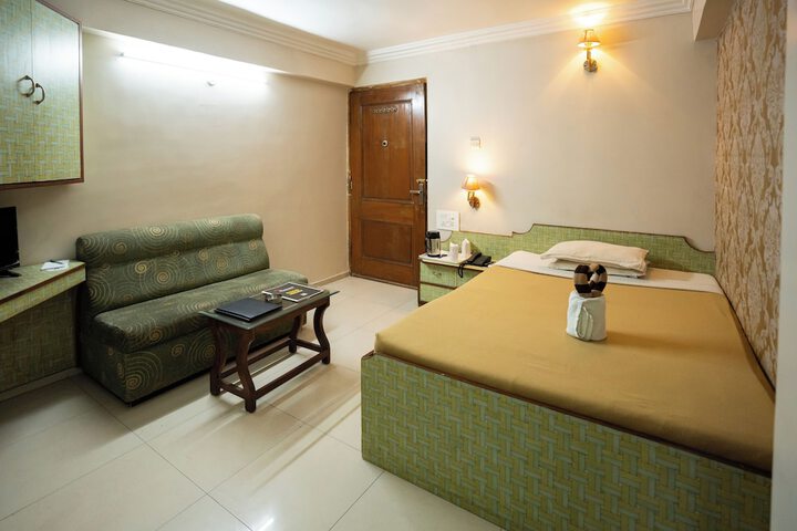 Room 4 of 27