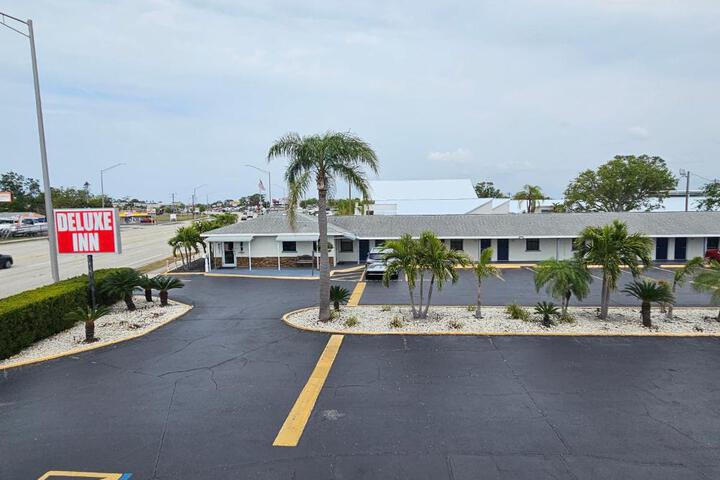 Deluxe Inn - Sarasota