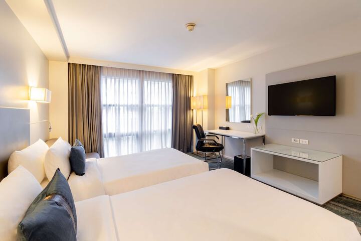 Room 10 of 21